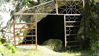 Karakolyovota Dupka, village of Ustrem and village of Mramor